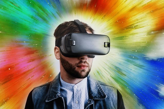 Comprehensive Review of Virtual Reality Headsets